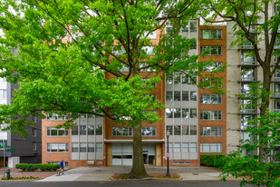 Claridge House in Washington, DC - Foto de edificio - Building Photo