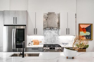 4208 Live Oak St in Dallas, TX - Building Photo - Building Photo