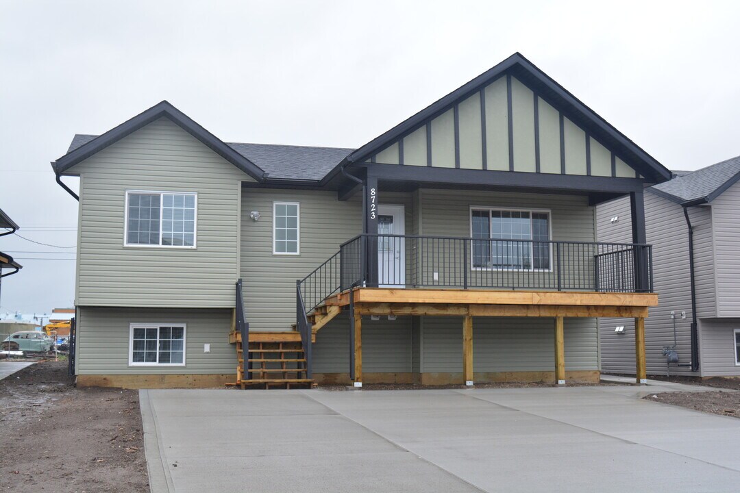 8723-8774 74 St in Fort St John, BC - Building Photo