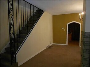 909 Gaskill Ave in Jeannette, PA - Building Photo - Building Photo