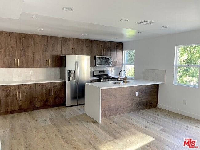 1554 Winona Blvd in Los Angeles, CA - Building Photo - Building Photo
