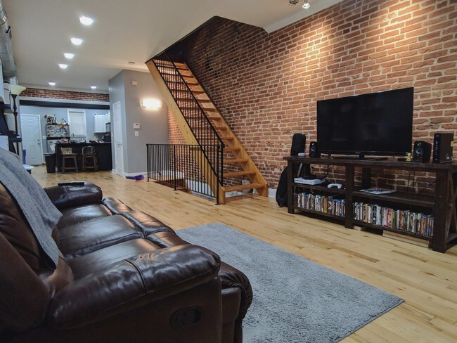 1101 W Hamburg St photo'