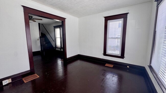 633 Livingston Ave NE in Grand Rapids, MI - Foto de edificio - Building Photo