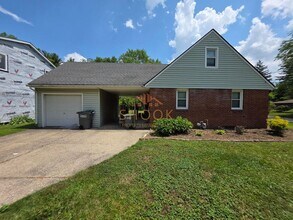 1010 Oakhurst Dr in West Lafayette, IN - Building Photo - Building Photo