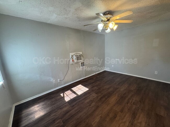 717 SE 27th St in Oklahoma City, OK - Foto de edificio - Building Photo