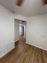 1388 Hartsdale Dr in Dallas, TX - Building Photo - Building Photo