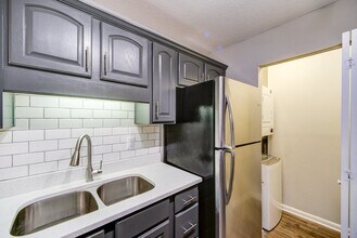 Triangle Park Apartments in Durham, NC - Building Photo - Building Photo