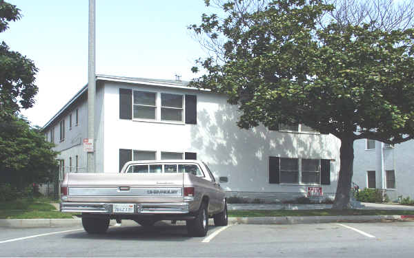 1825-1829 E 1st St in Long Beach, CA - Foto de edificio - Building Photo