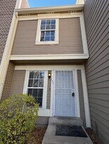 1811 S Quebec Way in Denver, CO - Building Photo