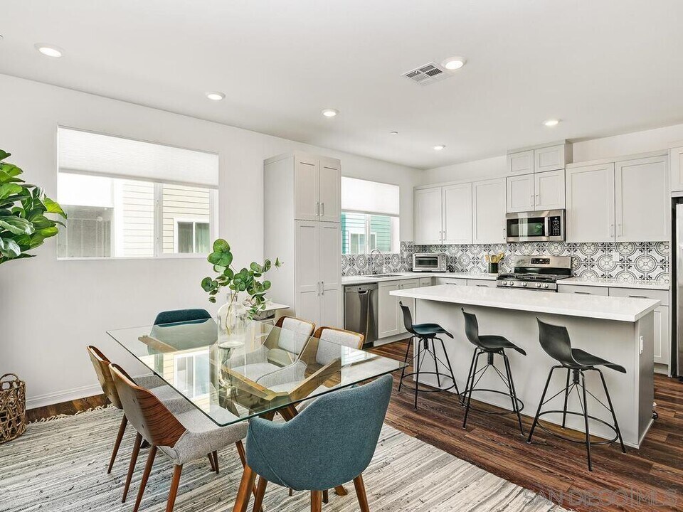 1824 Liquid Ln in Chula Vista, CA - Building Photo
