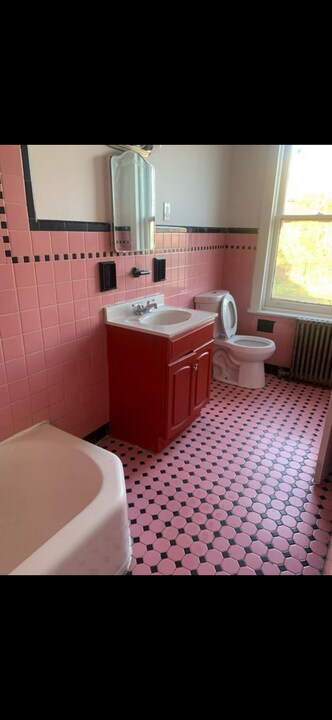 542 E State St, Unit #2F in Trenton, NJ - Building Photo