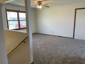 800 Vassar Cir in Vermillion, SD - Building Photo - Building Photo