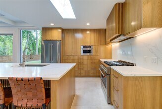 303 Isolde Dr in Houston, TX - Building Photo - Building Photo