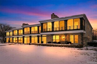 24356 E River Rd, Unit 14 in Grosse Ile Township, MI - Building Photo