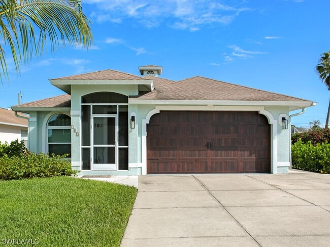 783 92nd Ave N in Naples, FL - Foto de edificio - Building Photo