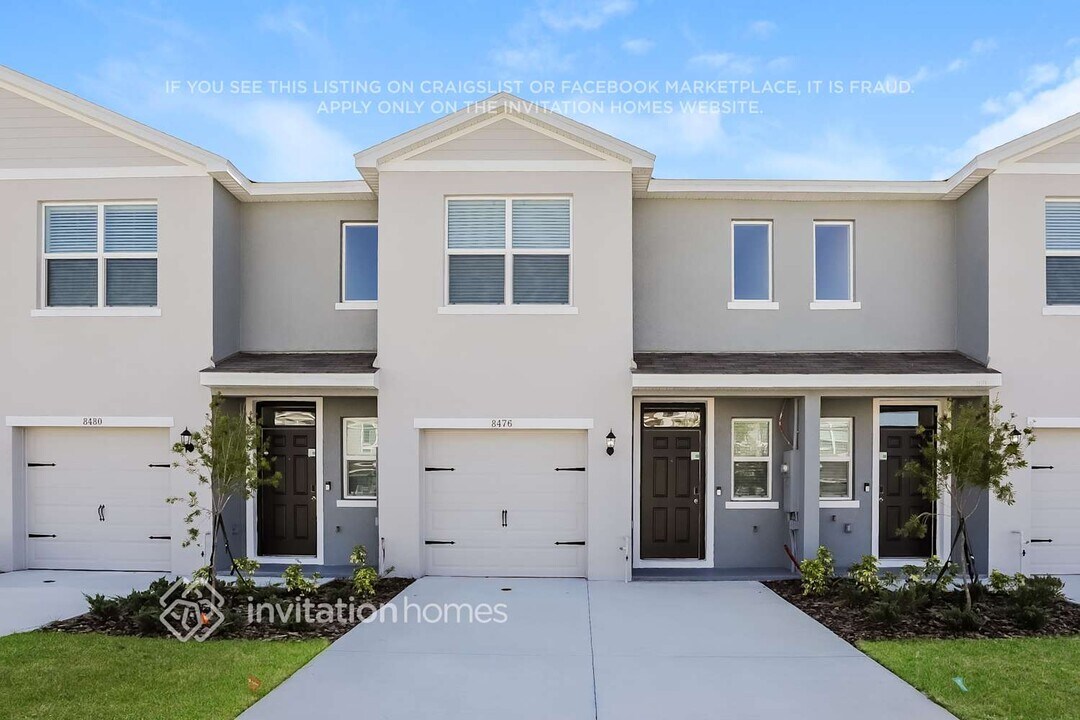 8476 Alpine Mdw Ln in Wesley Chapel, FL - Building Photo