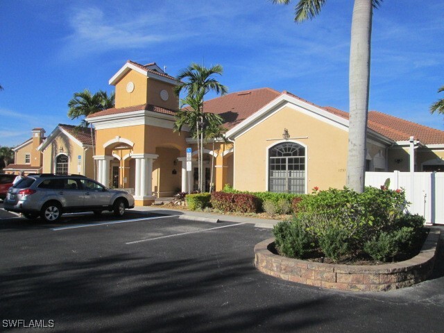 1825 Concordia Lake Cir in Cape Coral, FL - Building Photo