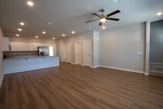 1195 N Pink Ter in Fayetteville, AR - Foto de edificio - Building Photo