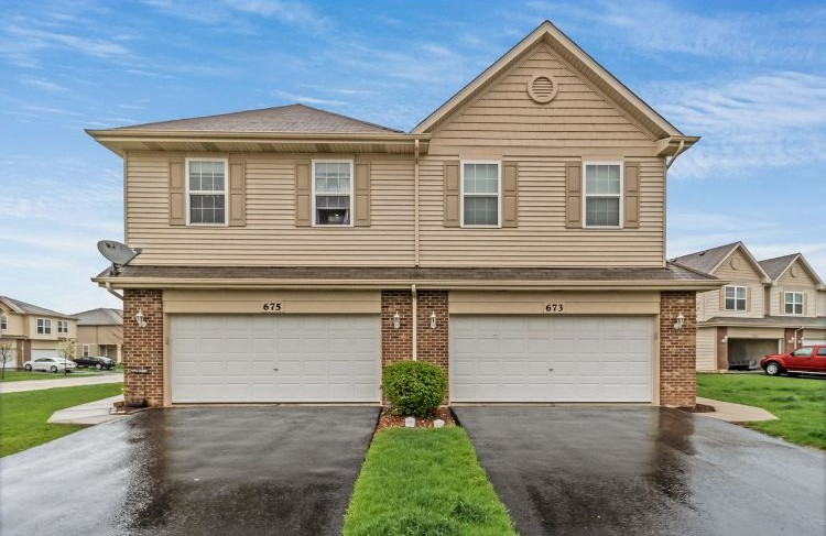 675 Elizabeth Ct in Romeoville, IL - Building Photo