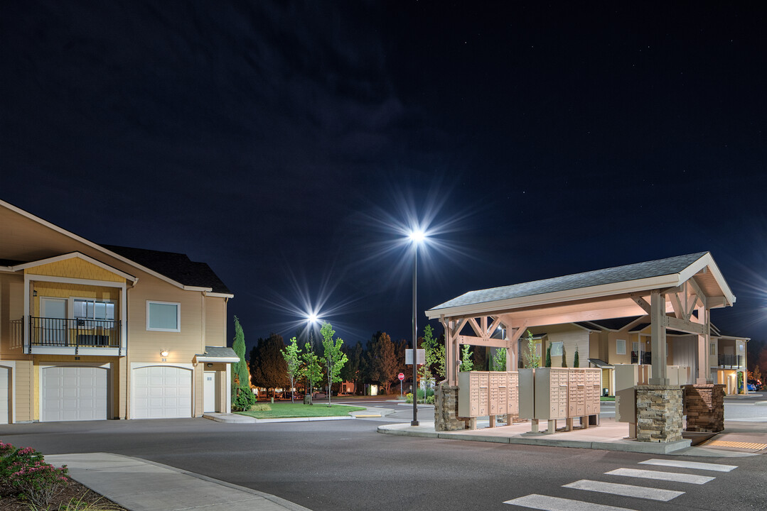 Four Seasons Central in Vancouver, WA - Building Photo