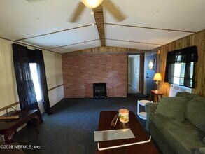 205 Lakeview Ct in Interlachen, FL - Building Photo - Building Photo