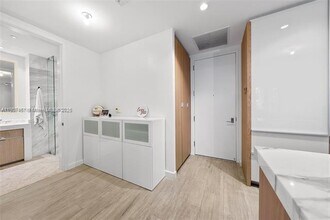 2831 S Bayshore Dr in Miami, FL - Building Photo - Building Photo