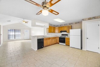 801 Laura Belle Dr in Kerrville, TX - Building Photo - Building Photo