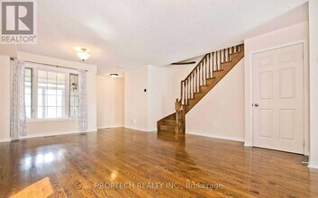 23 Baltic St in Richmond Hill, ON - Building Photo - Building Photo