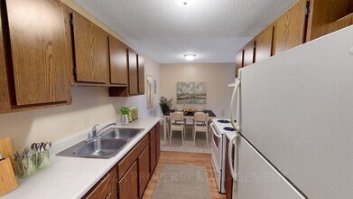 2401 E Irwin St in Pierre, SD - Building Photo - Building Photo