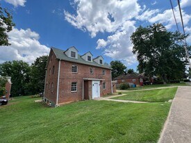 3751 Sunrise Ave NW in Roanoke, VA - Building Photo