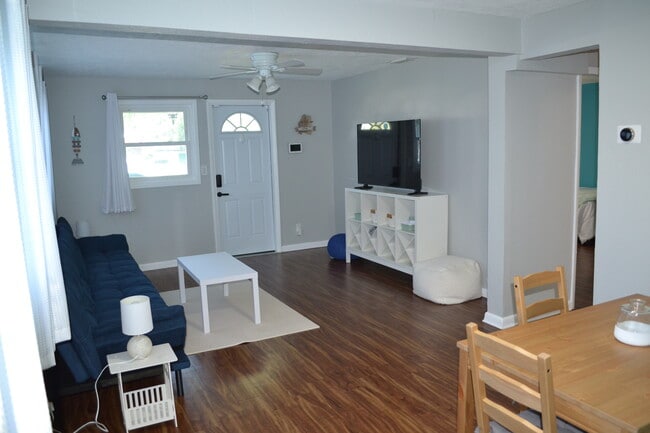 8926 N Lynn Ave in Tampa, FL - Building Photo - Building Photo