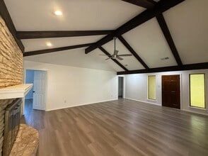 1106 Oakwood Dr in Leander, TX - Building Photo - Building Photo