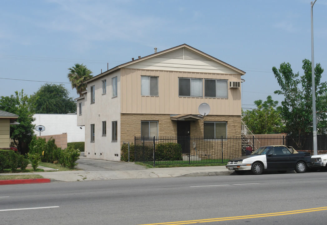 7309 Woodley Ave in Van Nuys, CA - Building Photo