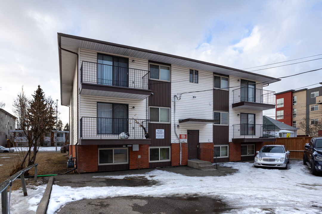 116 22 Av NE in Calgary, AB - Building Photo