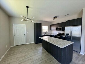 13 Puffin Ave in McAllen, TX - Building Photo - Building Photo