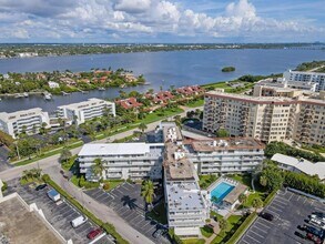 3500 S Ocean Blvd, Unit 203 in South Palm Beach, FL - Foto de edificio - Building Photo