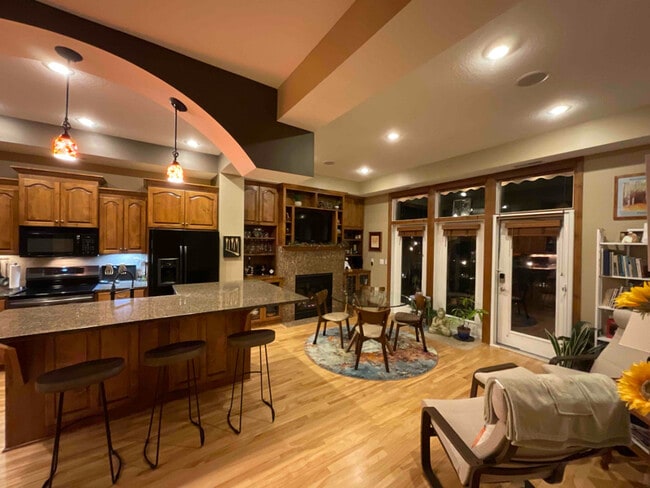 property at 326 E Travelers Trail