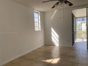 2903 Point E Dr in Aventura, FL - Building Photo - Building Photo