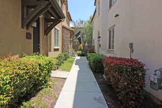 28440 Mirabelle Ln in Santa Clarita, CA - Building Photo - Building Photo
