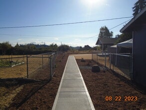 632 N 4th St in Aumsville, OR - Building Photo - Building Photo