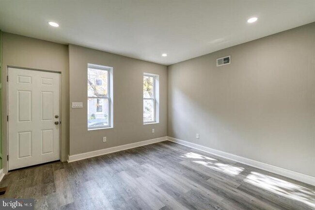 160 East St in Philadelphia, PA - Building Photo - Building Photo