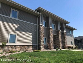 2715 Bobcat Dr in Ames, IA - Building Photo - Building Photo