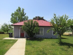 17391 Homedale Rd in Caldwell, ID - Building Photo - Building Photo