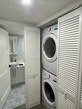 7776 Trent Dr in Tamarac, FL - Foto de edificio - Building Photo