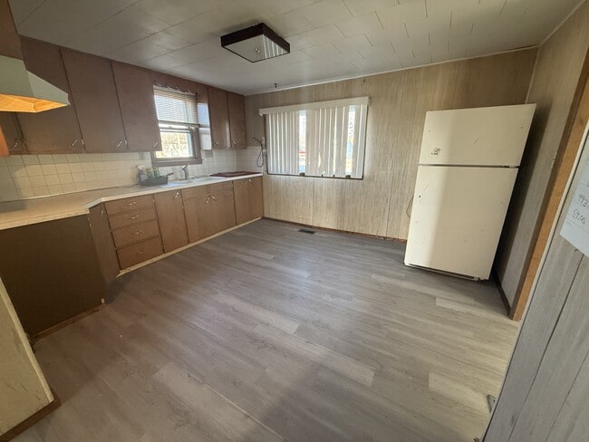 1230 E 6th Ave in Hutchinson, KS - Building Photo - Building Photo