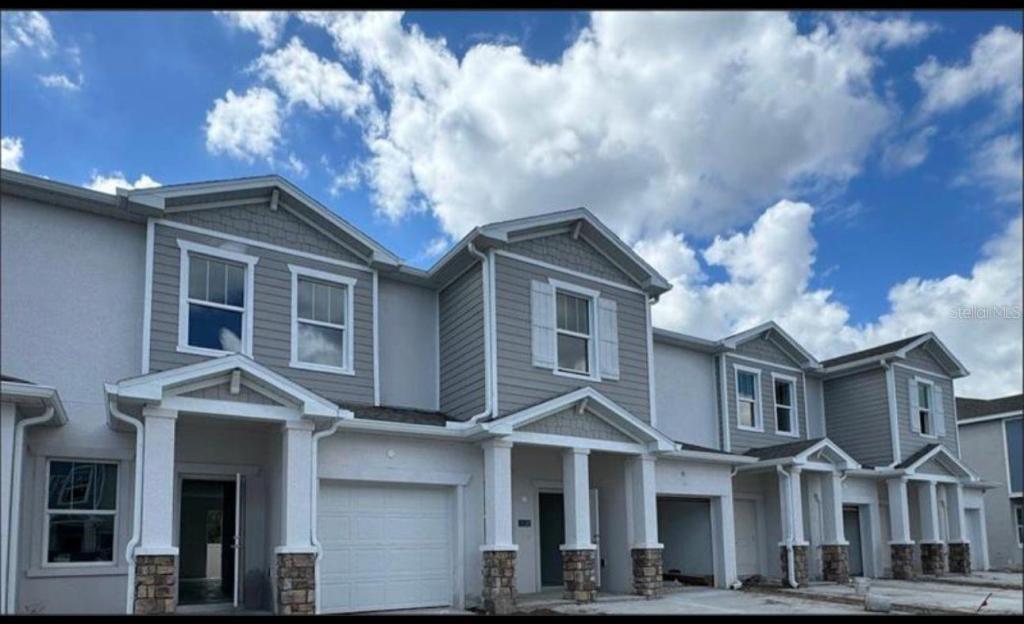 2645 Skyline Lp in Poinciana, FL - Building Photo