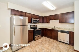 2800 Summerfield Dr in Louisville, KY - Building Photo - Building Photo