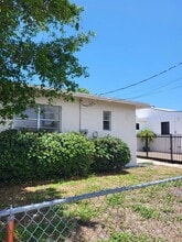 640 NW 77th St in Miami, FL - Foto de edificio - Building Photo