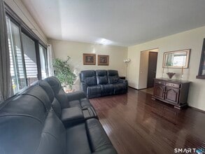 21 Hudson Glen St in Bethel, CT - Building Photo - Building Photo