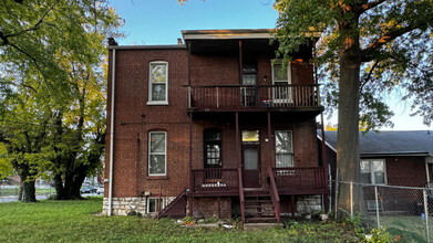 1048 Sells Ave in St. Louis, MO - Building Photo - Building Photo